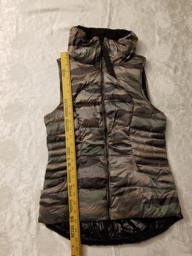 Lululemon Fluffin Awesome Vest Size 2 Camo Puffer quilted Goose Down nylon - Thumbnail 10