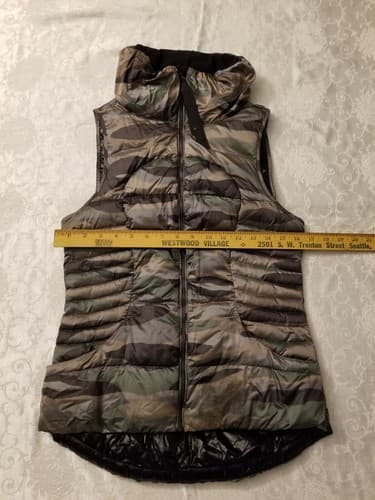 Lululemon Fluffin Awesome Vest Size 2 Camo Puffer quilted Goose Down nylon - Thumbnail 9