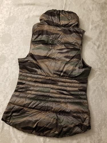 Lululemon Fluffin Awesome Vest Size 2 Camo Puffer quilted Goose Down nylon - Thumbnail 5