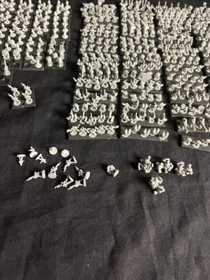 Lot Of Epic Warhammer 40k Mini Squat Warriors Space Marines Ork Troops Tiles Set - Thumbnail 2