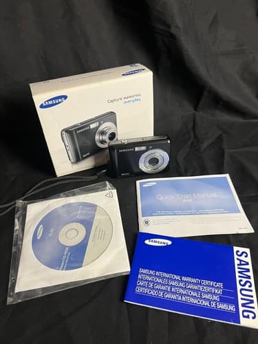 Samsung SL30 10.2MP Digital Camera Black Lot READ Won’t Power On - Image 1