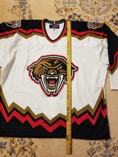 RARE SP PRO WCHL TACOMA SABERCATS TEAM SIGNED AUTOGRAPH HOCKEY JERSEY SIZE 54 XL - Thumbnail 15