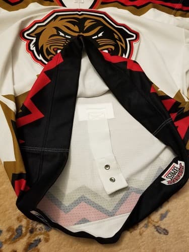RARE SP PRO WCHL TACOMA SABERCATS TEAM SIGNED AUTOGRAPH HOCKEY JERSEY SIZE 54 XL - Thumbnail 8