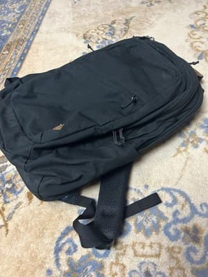 Fjallraven Unisex Raven 20L Backpack Bag Black *Broken Zipper* Padded School - Thumbnail 4