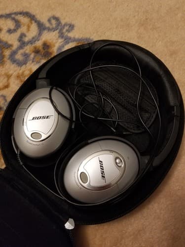 Bose QC15 Quiet Comfort 15 Acoustic Noise Cancelling Headphones W/Case - Thumbnail 2