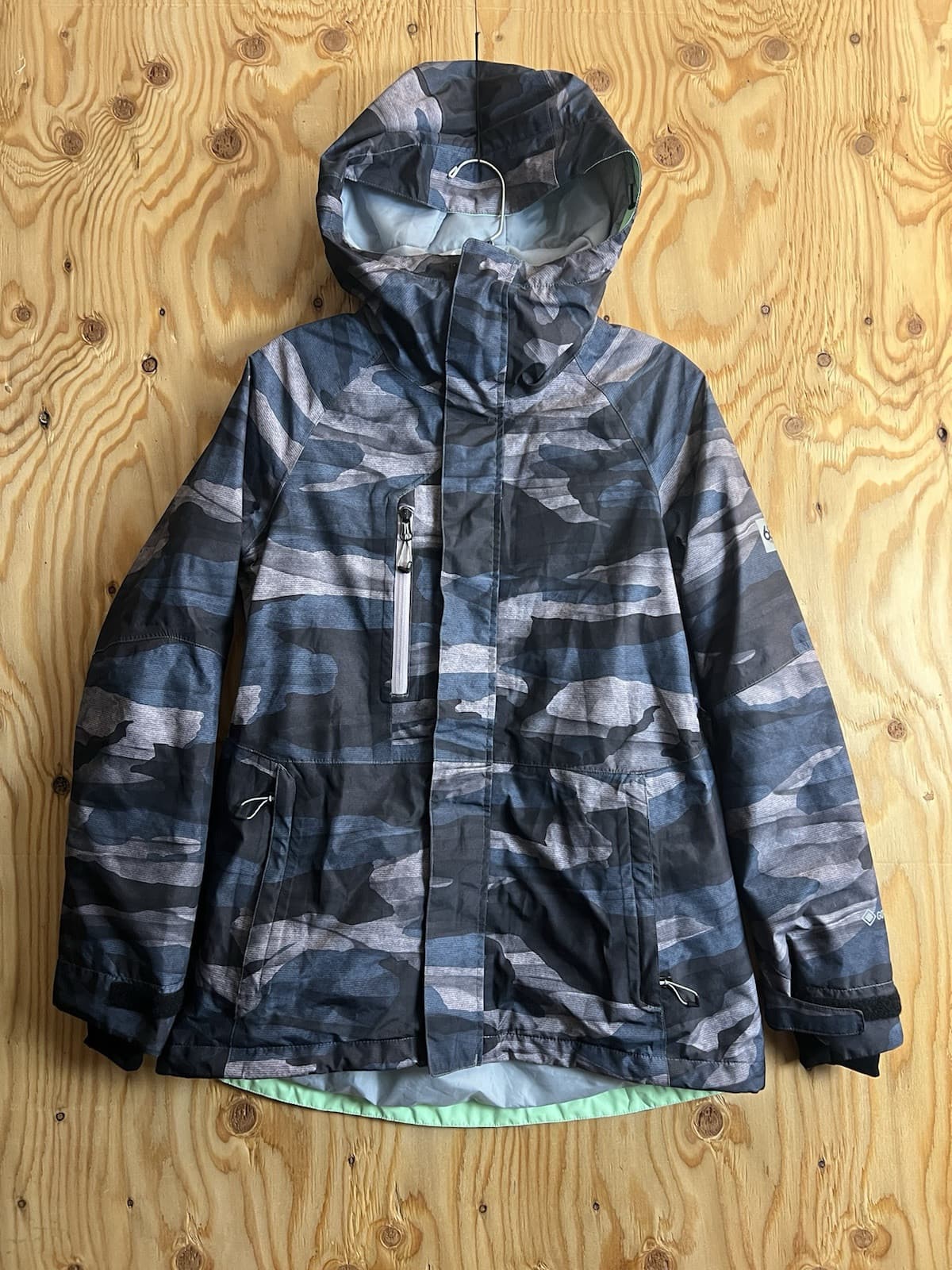 686 GLCR Womens XS GoreTex Insulated Thermal Ski Jacket Willow Camo Snow Coat - Image 1