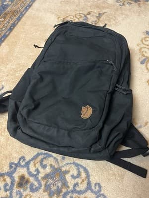 Fjallraven Unisex Raven 20L Backpack Bag Black *Broken Zipper* Padded School - Thumbnail 2
