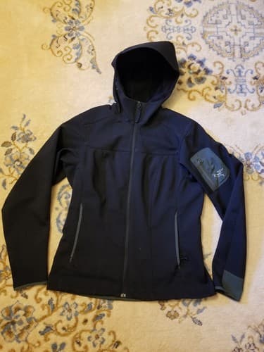 VTG Arc'teryx Women's 8-10 Medium Epsilon SV Jacket Hoody Black Full Zip M *Flaw - Image 1