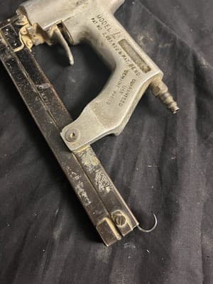 Senco Model L Pneumatic 18 Gauge 1/4" Crown Stapler 5/8" - 1" Staples L10-13 USA - Thumbnail 2