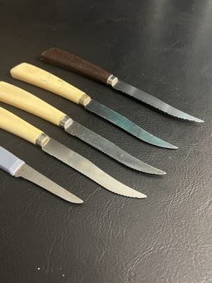 Set of 5 Vintage Quikut Stainless Steak Knives USA Cream Handles Mixed - Thumbnail 9