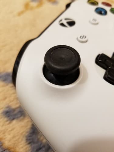 Microsoft 1708 Xbox One White Controller - Black Battery Lid Doesnt Latch - Thumbnail 10