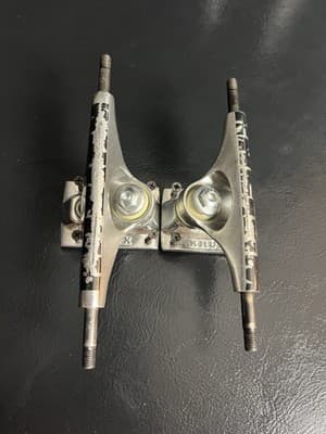 (2) Krux Grind Out Racism Standard Silver Skateboard Trucks (8.25 + 7.6) DLK K5 - Thumbnail 10
