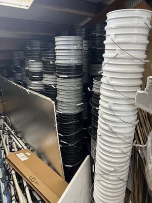 Lot Of 100 Buckets 7 Gallon Plastic Pots W/ Drilled Drainage Holes Plants Handle - Thumbnail 3