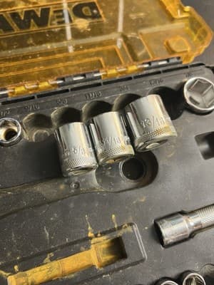 DEWALT Drive Socket Set SAE/Metric 1/4-Inch Drive (DWMT73805) INCOMPLETE READ - Thumbnail 5