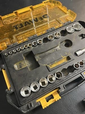 DEWALT Drive Socket Set SAE/Metric 1/4-Inch Drive (DWMT73805) INCOMPLETE READ - Thumbnail 3