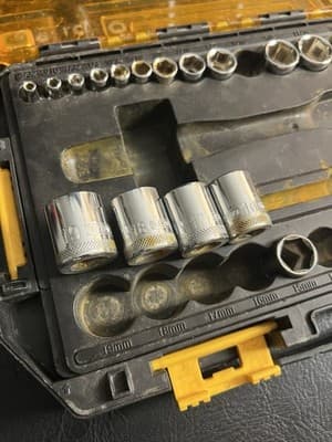 DEWALT Drive Socket Set SAE/Metric 1/4-Inch Drive (DWMT73805) INCOMPLETE READ - Thumbnail 4