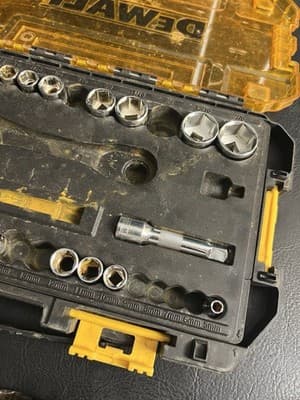 DEWALT Drive Socket Set SAE/Metric 1/4-Inch Drive (DWMT73805) INCOMPLETE READ - Thumbnail 2