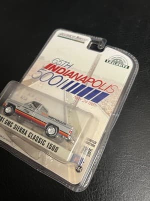 Greenlight 65th Indianapolis 500 1981 GMC Sierra Classic 1500 Chase 1/64 Truck - Thumbnail 2