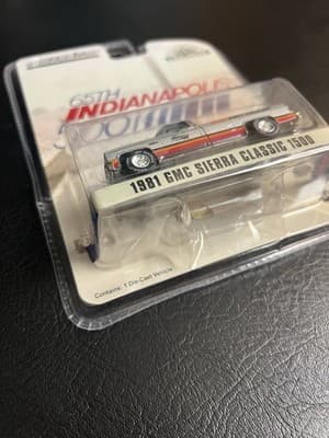 Greenlight 65th Indianapolis 500 1981 GMC Sierra Classic 1500 Chase 1/64 Truck - Thumbnail 4