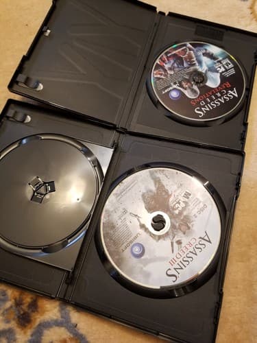Lot Of 2 ASSASSINS CREED III And REVELATION PC DVD Video Game Set Bundle - Thumbnail 4