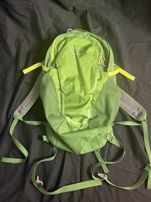 Osprey Daylite Backpack 13L Green Hiking H2O Packable Bag Lightweight Daypack - Image 1