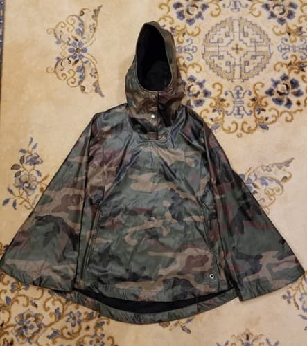 Herschel Supply Co Voyage Poncho Camo XS Rain Jacket
