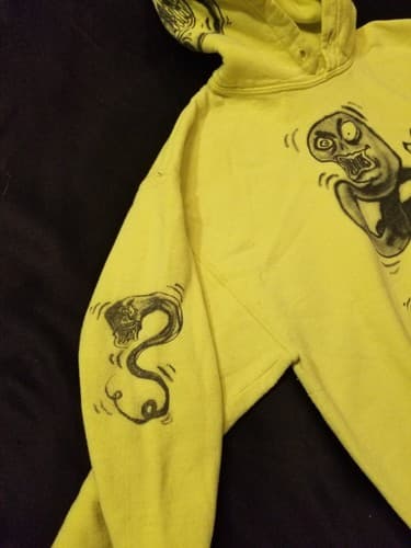RARE Billie Eilish 2019 World Tour Sweatshirt Size M Neon Yellow Graffiti Hoody - Thumbnail 5