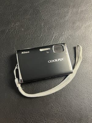 Nikon COOLPIX S50 7.2MP Digital Camera Matte Black *READ-Dark Spot On Screen* - Image 1