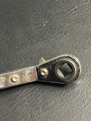 Uniweld 70074 Offset Ratchet (3/16,1/4,5/16,3/8) W/ DHVA Dual Hex Wrench Adapter - Thumbnail 4