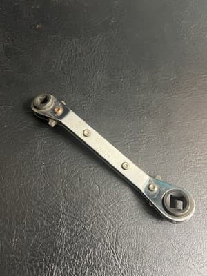 Uniweld 70074 Offset Ratchet (3/16,1/4,5/16,3/8) W/ DHVA Dual Hex Wrench Adapter - Image 1