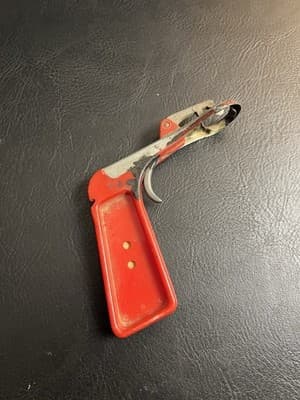 VTG Alfco Spray Can Handle for Spray Cans Paint USA Red Plastic & metal - Thumbnail 9