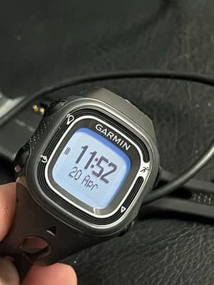 Garmin Forerunner 10 GPS Fitness Running Watch with Charger Black *NO BAND - Thumbnail 2