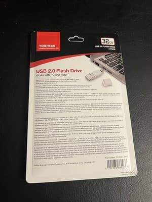 NEW Toshiba 32GB USB 2.0 Flash Drive Memory Sticks 2-pack Lot - Thumbnail 4