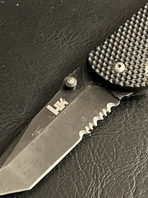 HK Heckler & Koch H&K Ghost 3.0 ComboEdge Benchmade Pocket Knife Seatbelt Window - Thumbnail 3