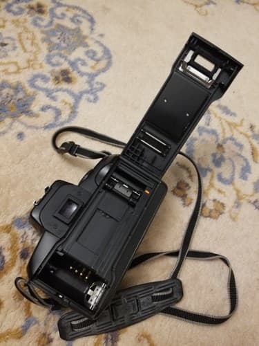 Canon EOS 750 Camera Body 35mm SLR Film Strap And Body Cap Sold As Is Untested - Thumbnail 10
