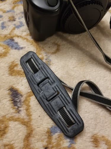 Canon EOS 750 Camera Body 35mm SLR Film Strap And Body Cap Sold As Is Untested - Thumbnail 15