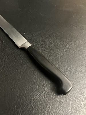 Zwilling J.A. Henckels Four Star 5” Serrated Utility Knife 31070-130 Vier Sterne - Thumbnail 2