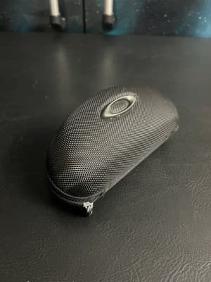Oakley Sunglasses Hard Shell Clamshell Zip Case Protective Black - Image 1