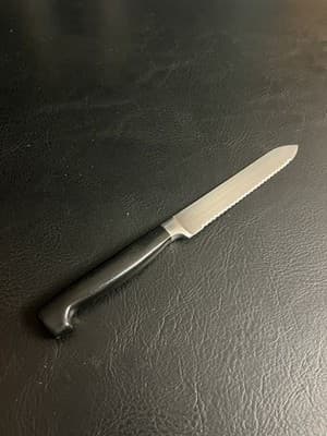 Zwilling J.A. Henckels Four Star 5” Serrated Utility Knife 31070-130 Vier Sterne - Thumbnail 6
