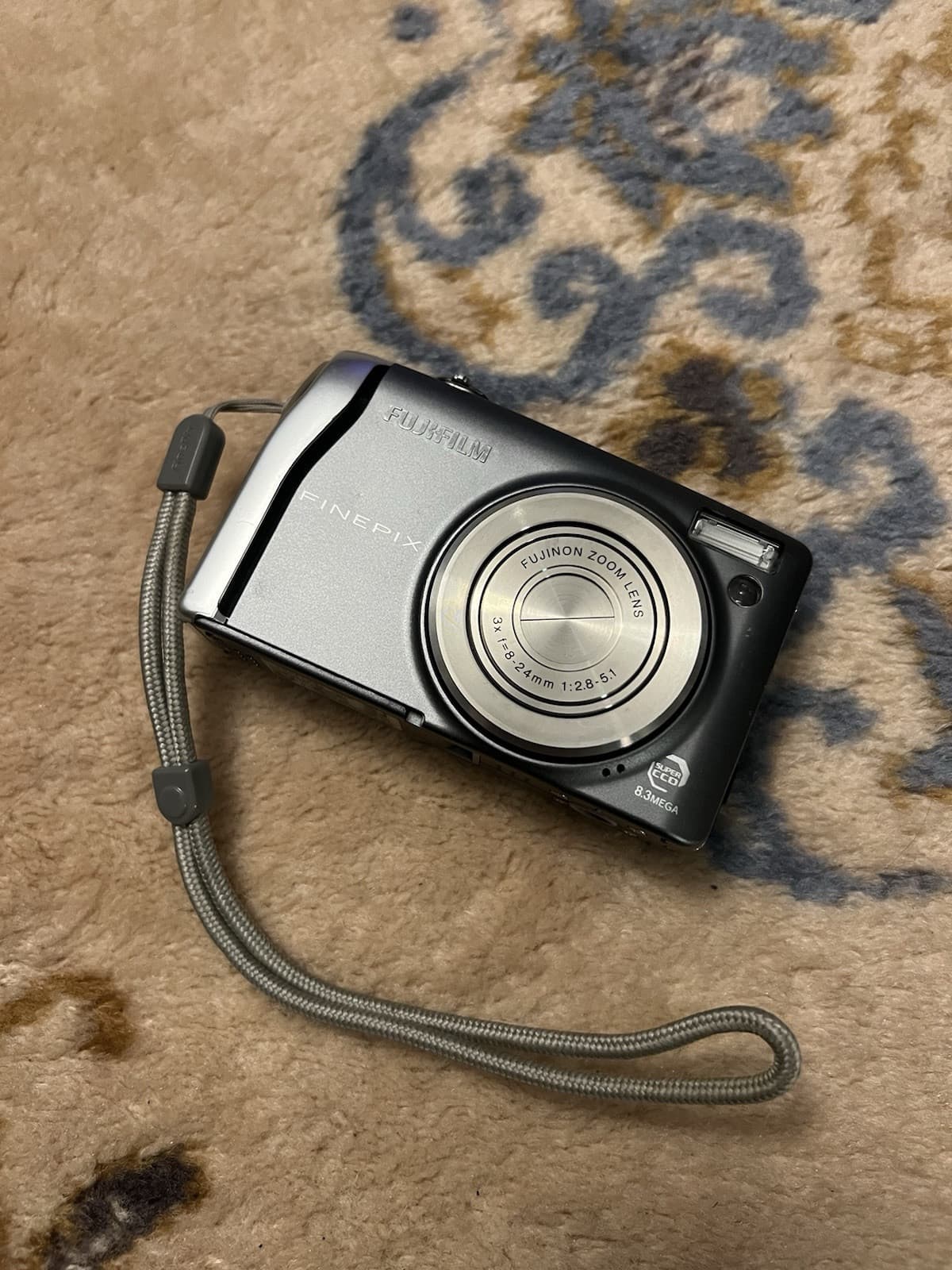 Fujifilm Finepix F45 FD Digital Camera for Parts or Repair ONLY - Image 1