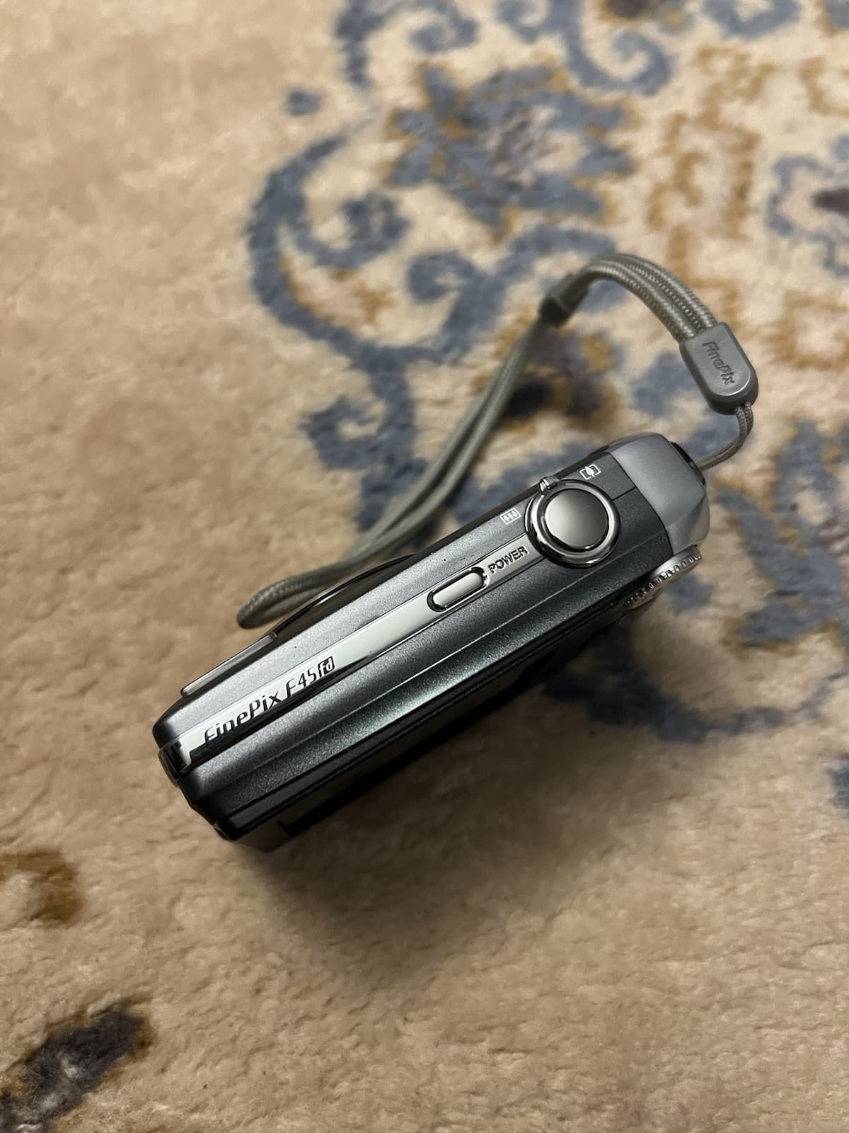 Fujifilm Finepix F45 FD Digital Camera for Parts or Repair ONLY - Thumbnail 4