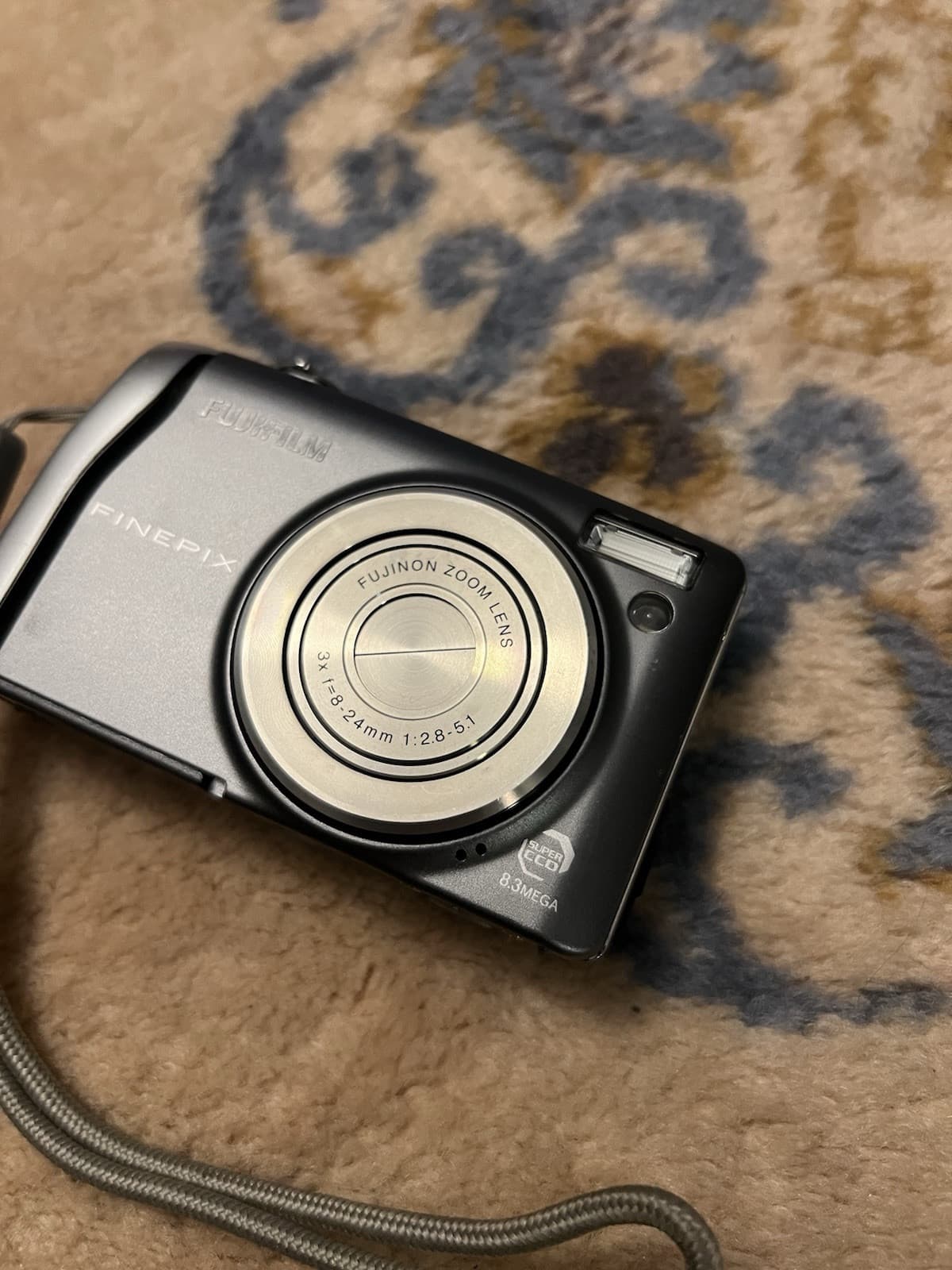 Fujifilm Finepix F45 FD Digital Camera for Parts or Repair ONLY - Thumbnail 2