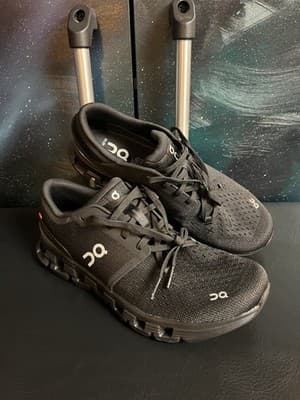 ON Cloud X 4 Running Shoes Women's 9.5 Black 3WE30070106 Hiking Running Gym - Image 1