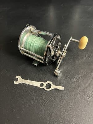 VTG PENN Reels LEVELINE 350 Saltwater Conventional Fishing Reel Surf Level Line - Image 1