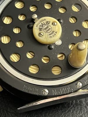 Pflueger Medalist No. 1495 Fly Fishing Reel. Made in USA. Diamolite Line Guard - Thumbnail 3