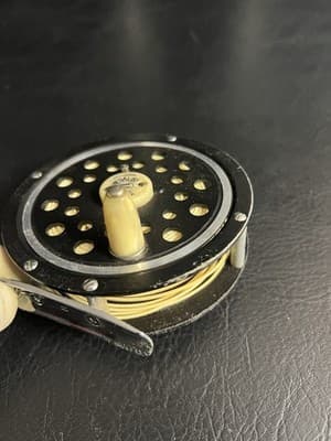 Pflueger Medalist No. 1495 Fly Fishing Reel. Made in USA. Diamolite Line Guard - Thumbnail 4