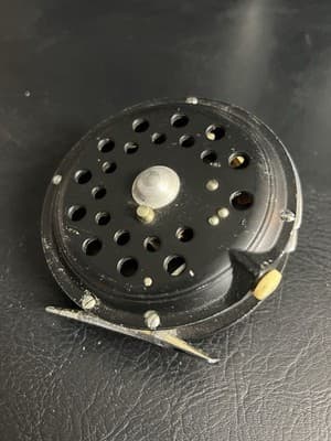 Pflueger Medalist No. 1495 Fly Fishing Reel. Made in USA. Diamolite Line Guard - Thumbnail 8