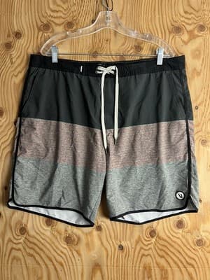 Vuori Cruise Board Shorts Mens 38 Gray Stripe Drawstring Pockets Beach Swim V314 - Image 1