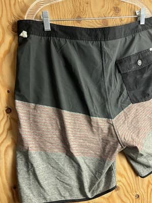 Vuori Cruise Board Shorts Mens 38 Gray Stripe Drawstring Pockets Beach Swim V314 - Thumbnail 8