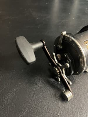 Penn 330 GTI Saltwater Graphite High Speed 3.6:1 Fishing Reel USA Level Wind - Thumbnail 3